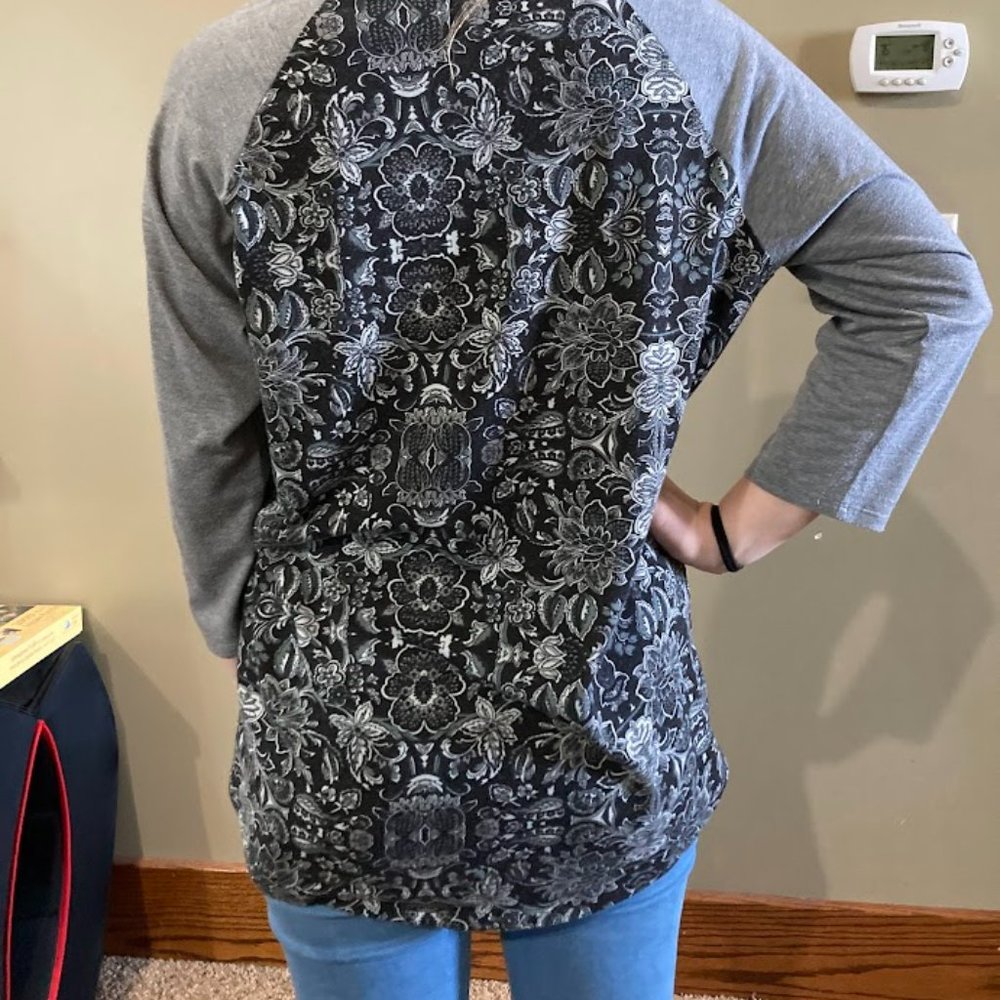 Patterned Quarter Sleeve Top - Picture 4 of 4